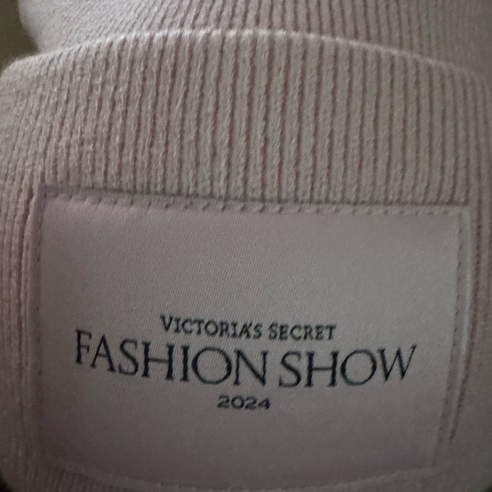 Victoria Secret Beanie - Picture 3 of 5
